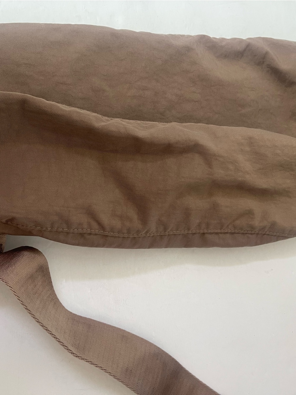 Baggu Medium Nylon Crescent Bag in Toasted Almond - Picture 6 of 10